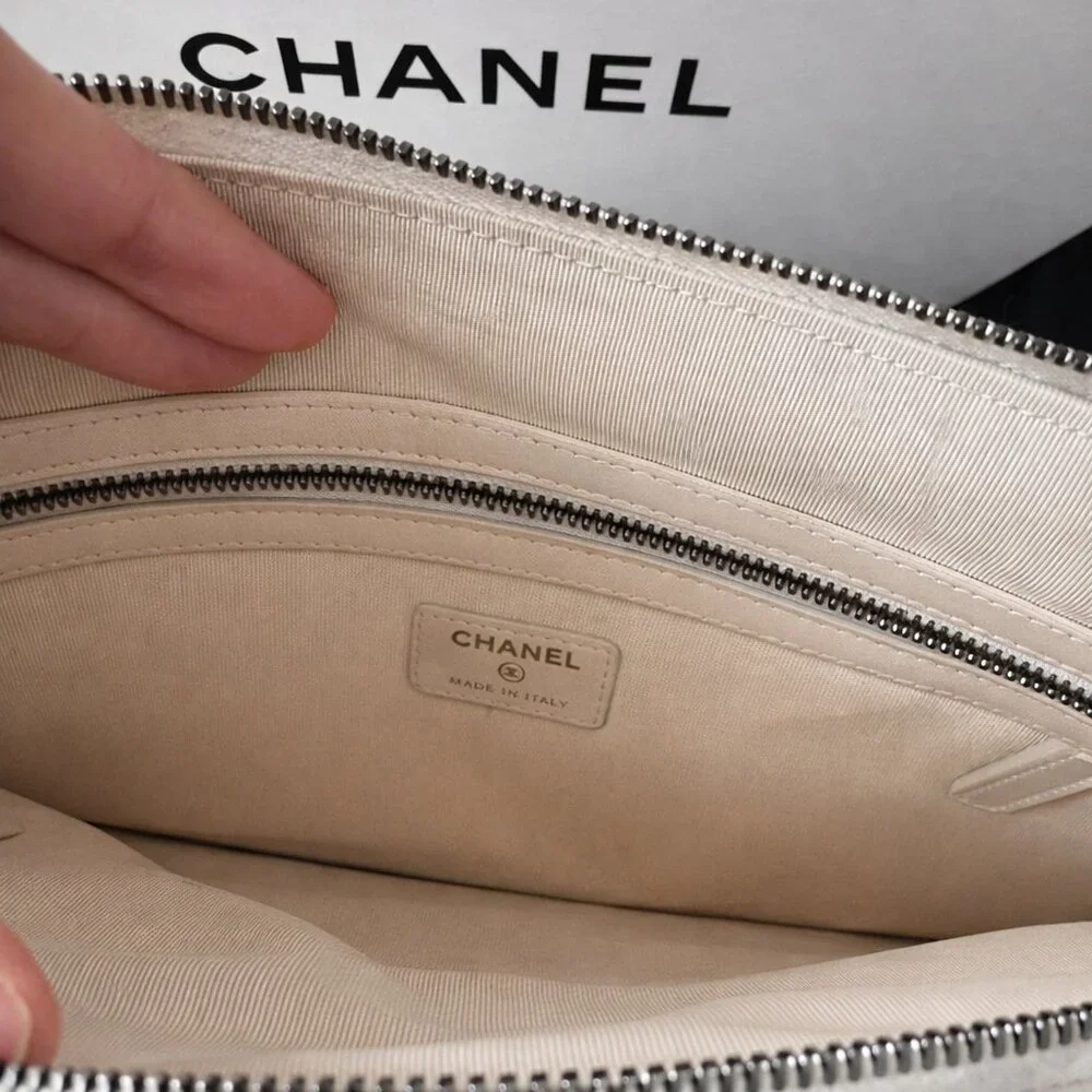 Chanel Paris Logo Leather Zip Pouch Clutch – White, Gold Hardware | Full Set - Picture 2 of 3